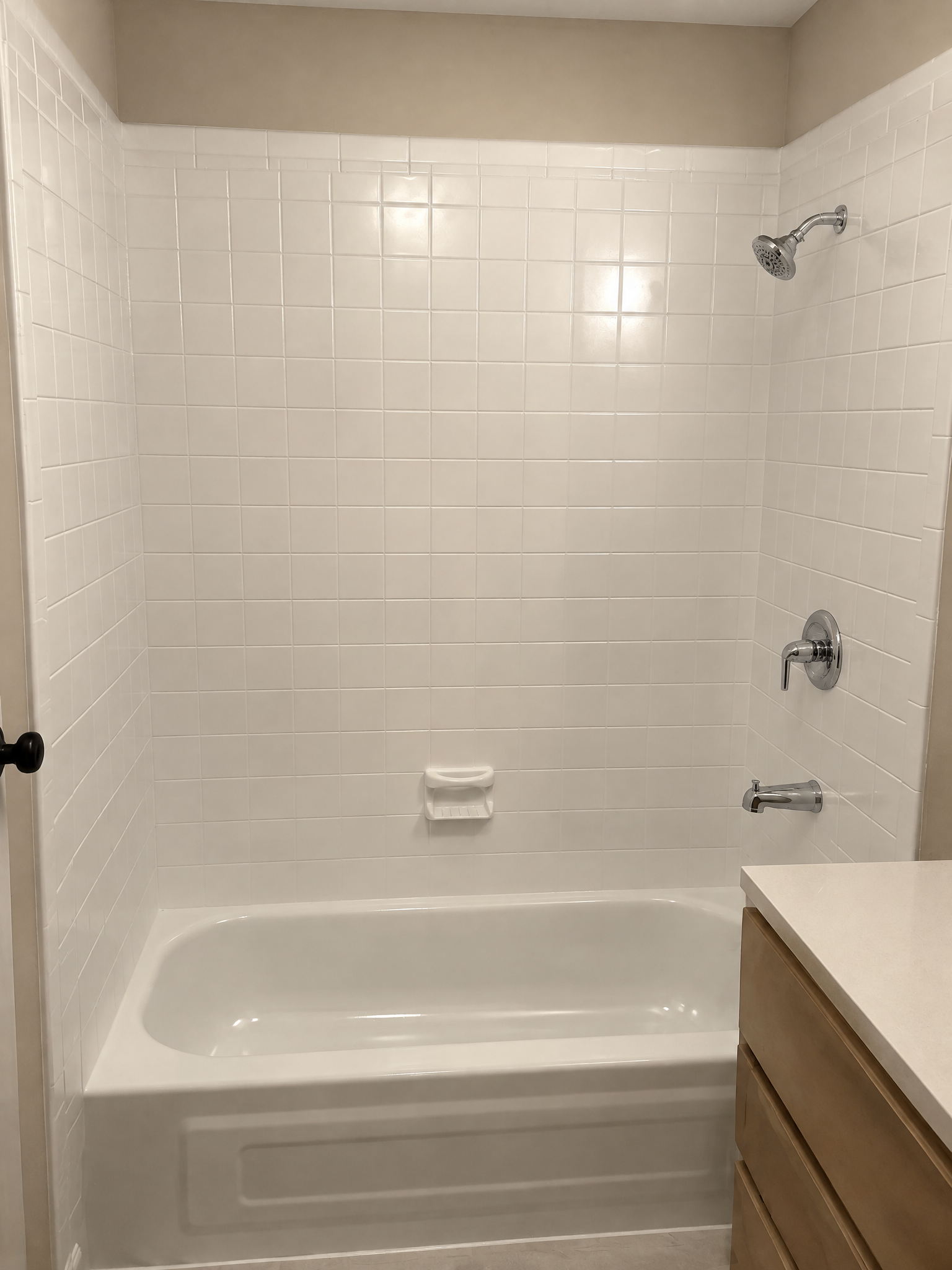 Bathtub & Wall Tile Refinishing — after