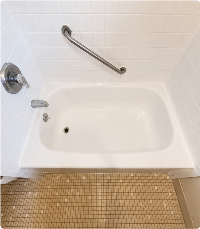 Yellow Tub Reglazing — after